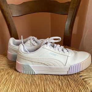 Womens 5.5 Puma Carina Sneakers